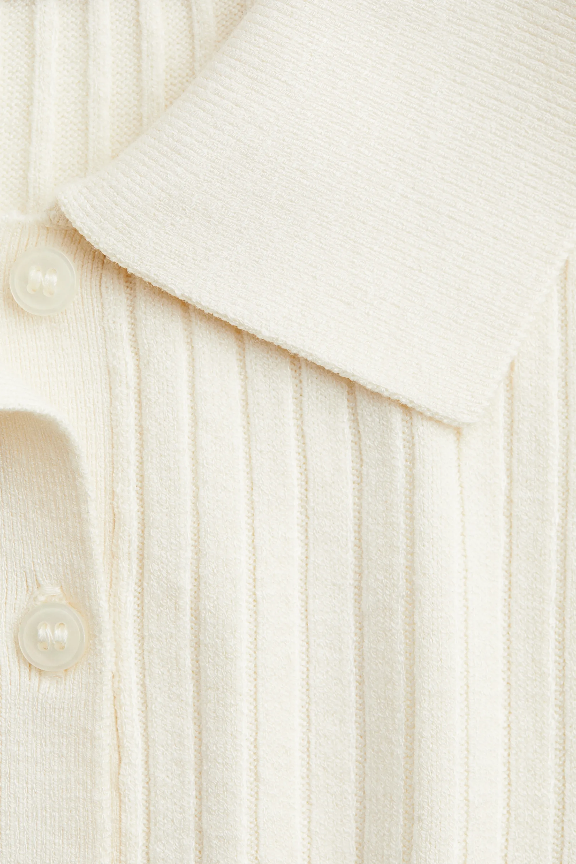 Robe en maille côtelée avec col - Crème