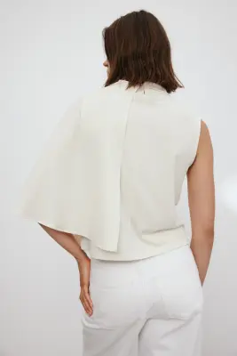 Top en crêpe avec détail façon cape - Crème — photo 3