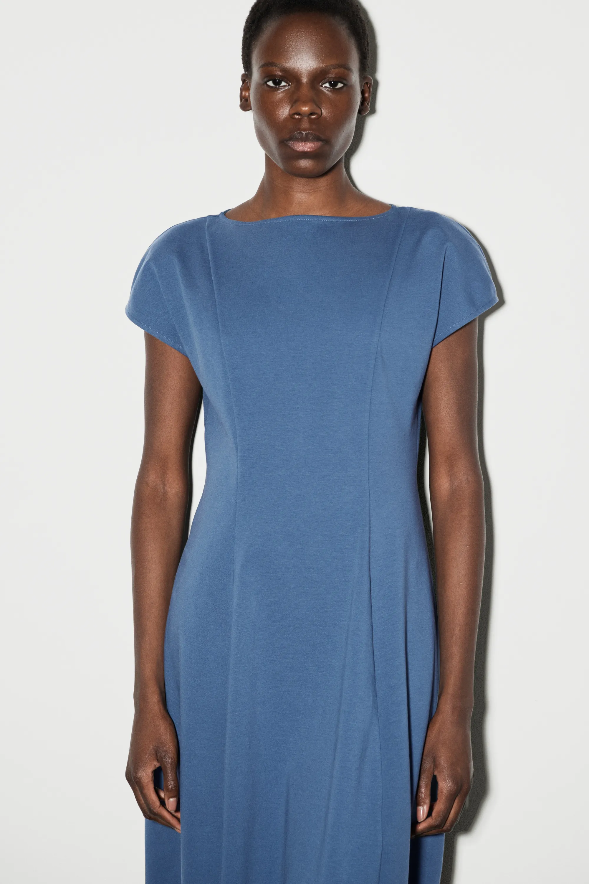 ROBE MIDI SCULPTÉE EN JERSEY - BLEU