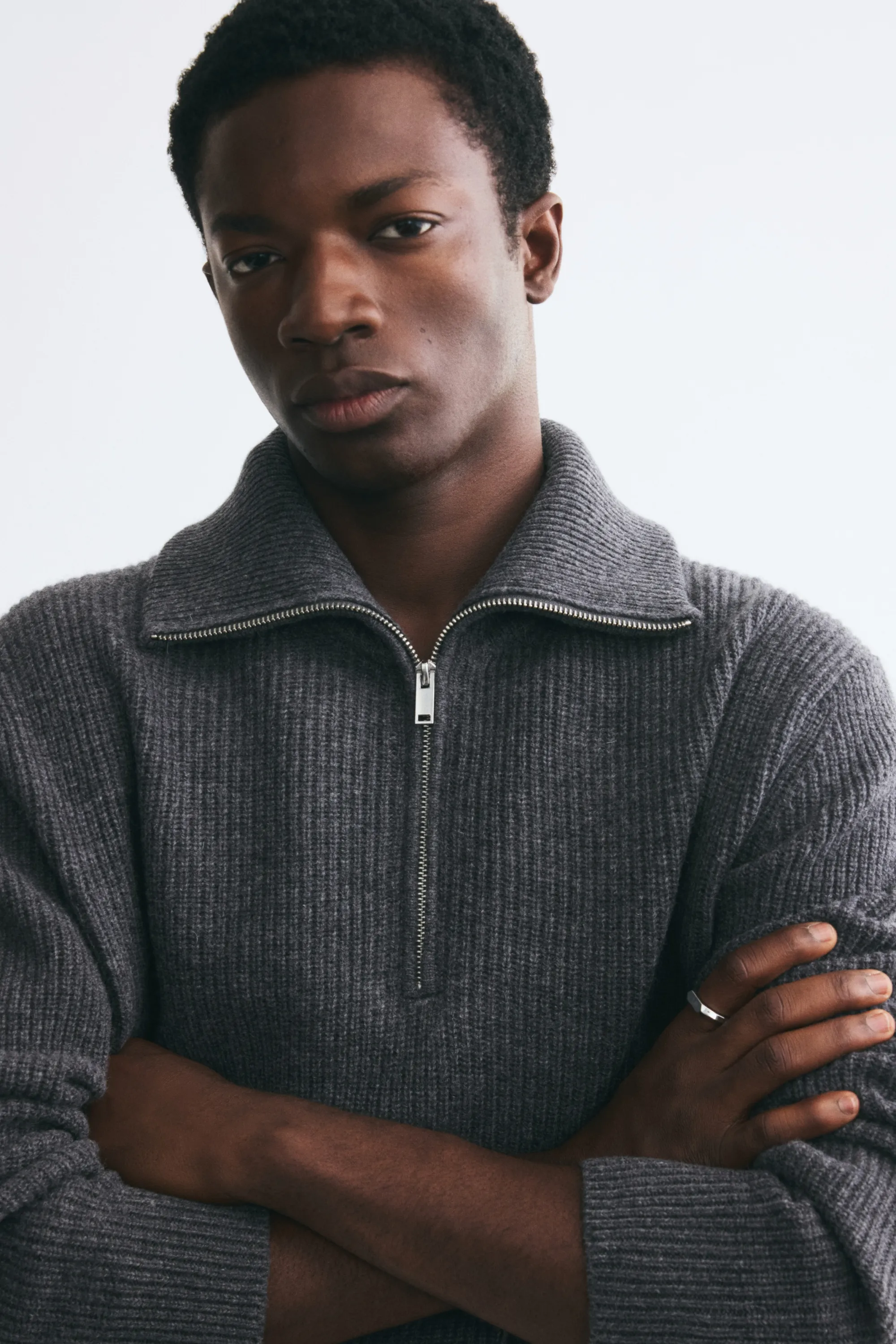 Pull Regular Fit en laine avec col zippé - Gris foncé