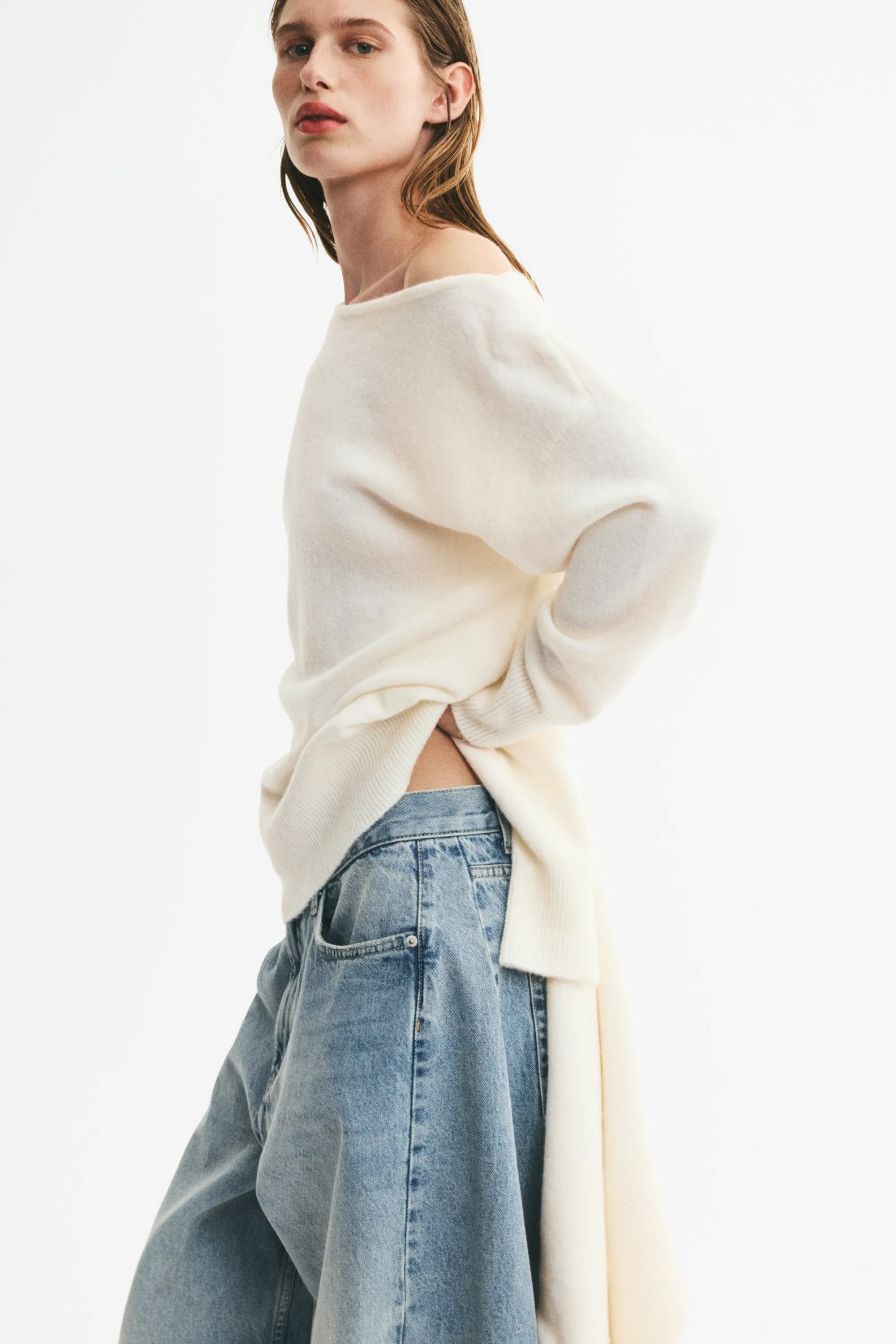 Pull asymétrique en maille fine - Crème