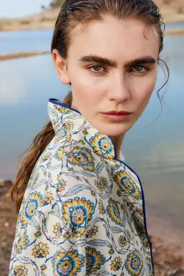 Chemise en popeline avec col cubain - Beige clair/motif — photo 1