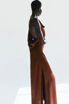 Robe dos nu en satin - Rouge rouille — photo 2