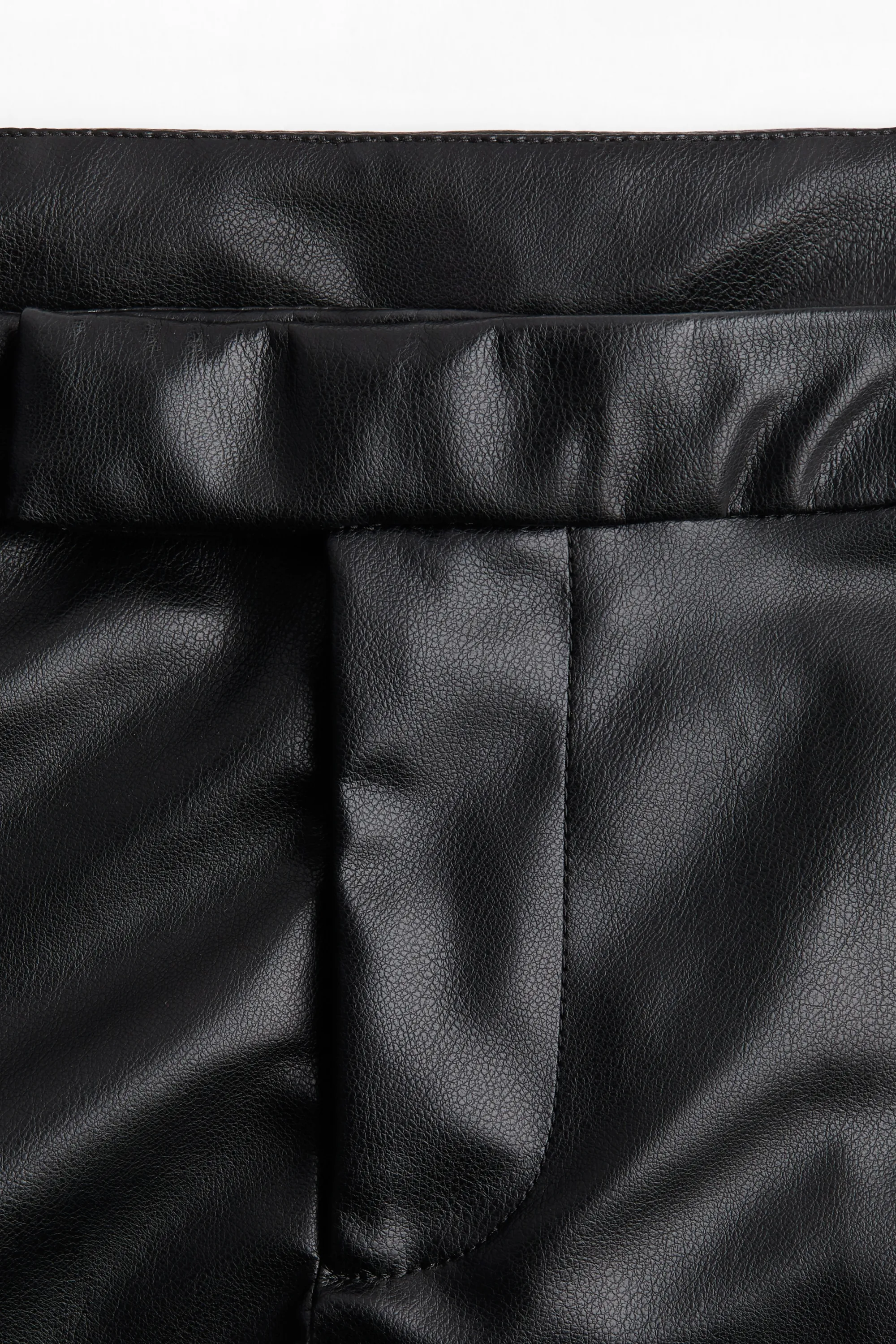 Mini short en tissu enduit - Noir
