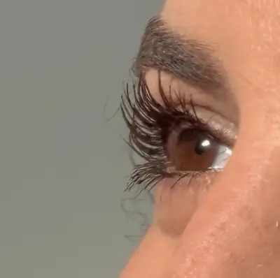 Mascara marron rechargeable, brosse VOLUME — photo 2
