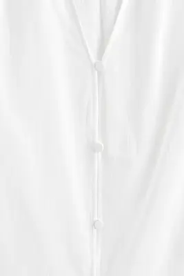 CHEMISE COL EN V FRONCÉE EN COTON LÉGER - BLANC — photo 5