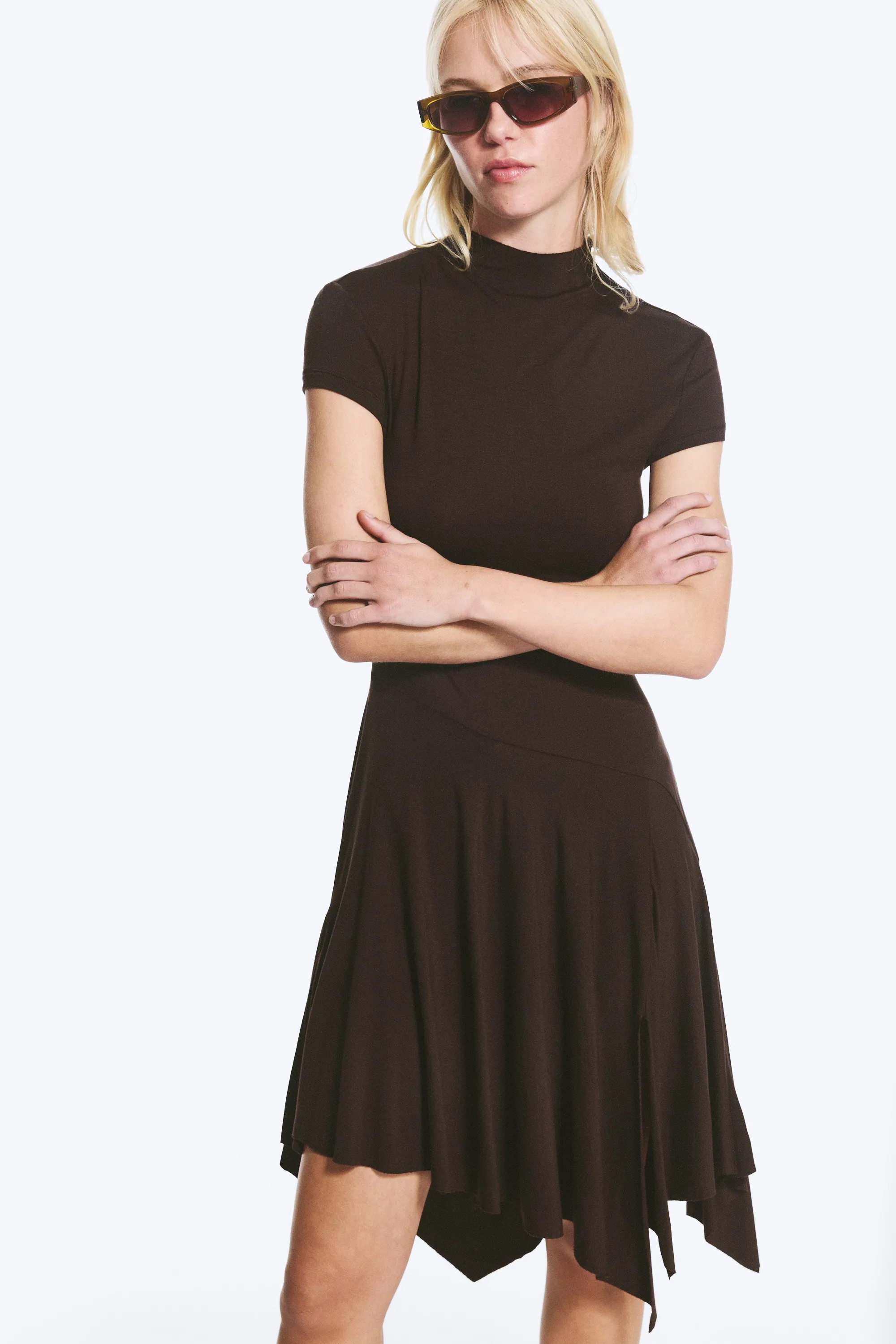 Robe Mi‑Longue Asymétrique À Col Montant - Marron foncé