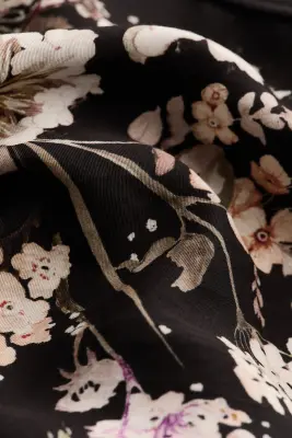 Veste en twill avec ceinture à nouer - Noir/fleuri — photo 4