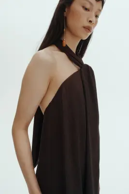 Robe dos nu avec détail torsadé - Marron foncé — photo 3