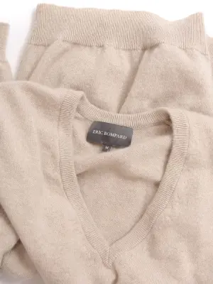 Pull col V en cachemire épais beige Prix boutique 240€ Taille M — photo 4