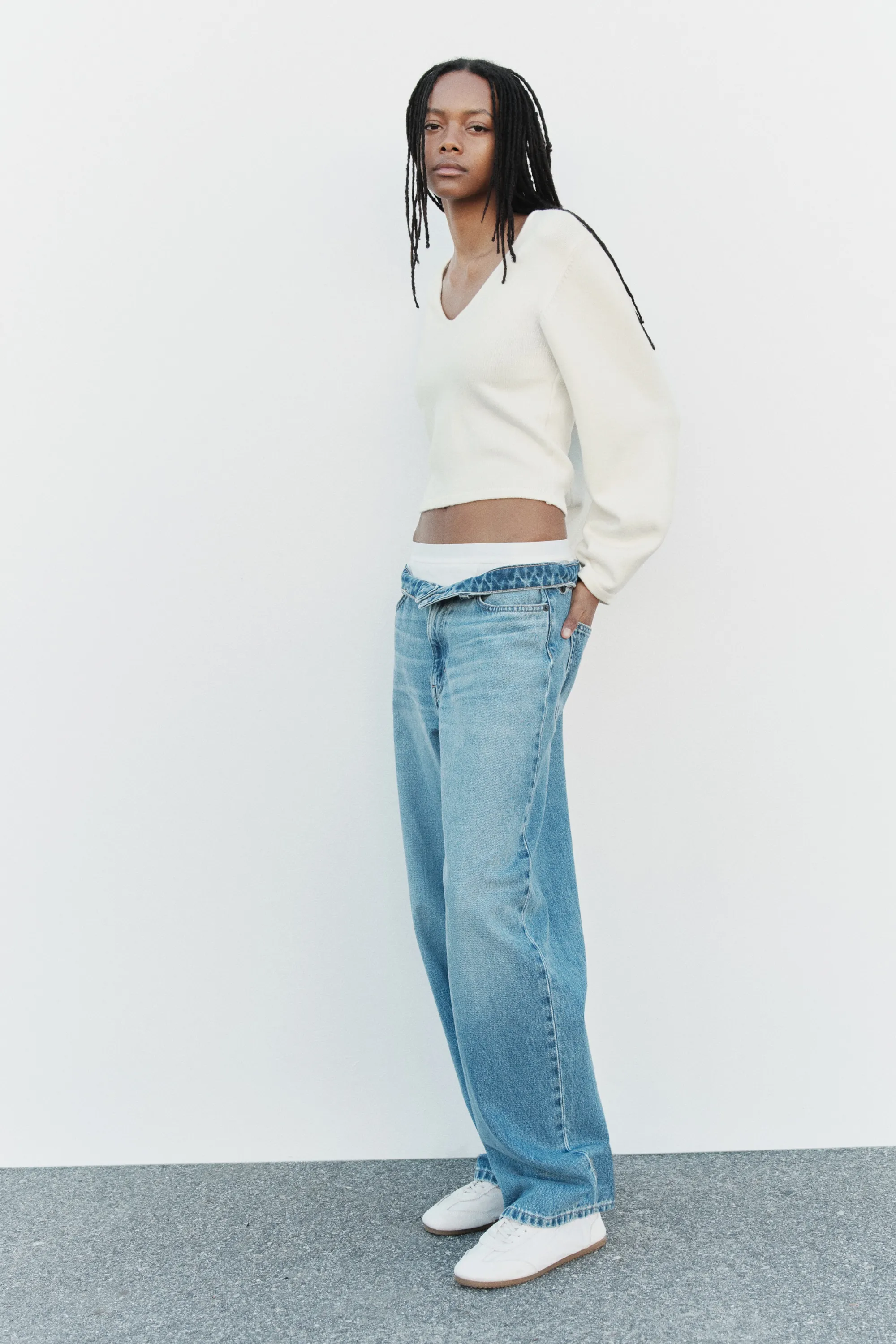 Pull à encolure en V en maille fine - Crème