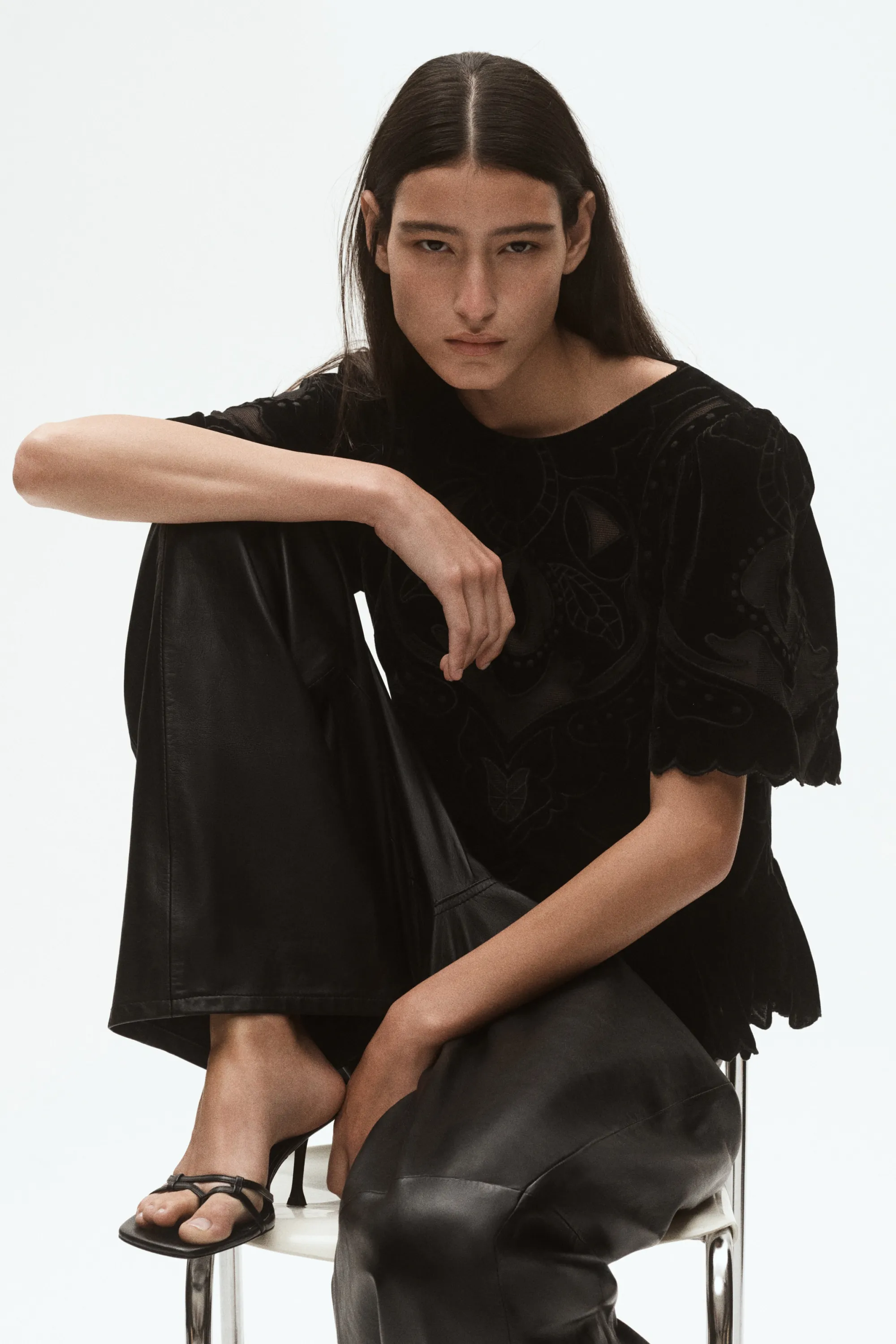 Top en velours brodé - Noir