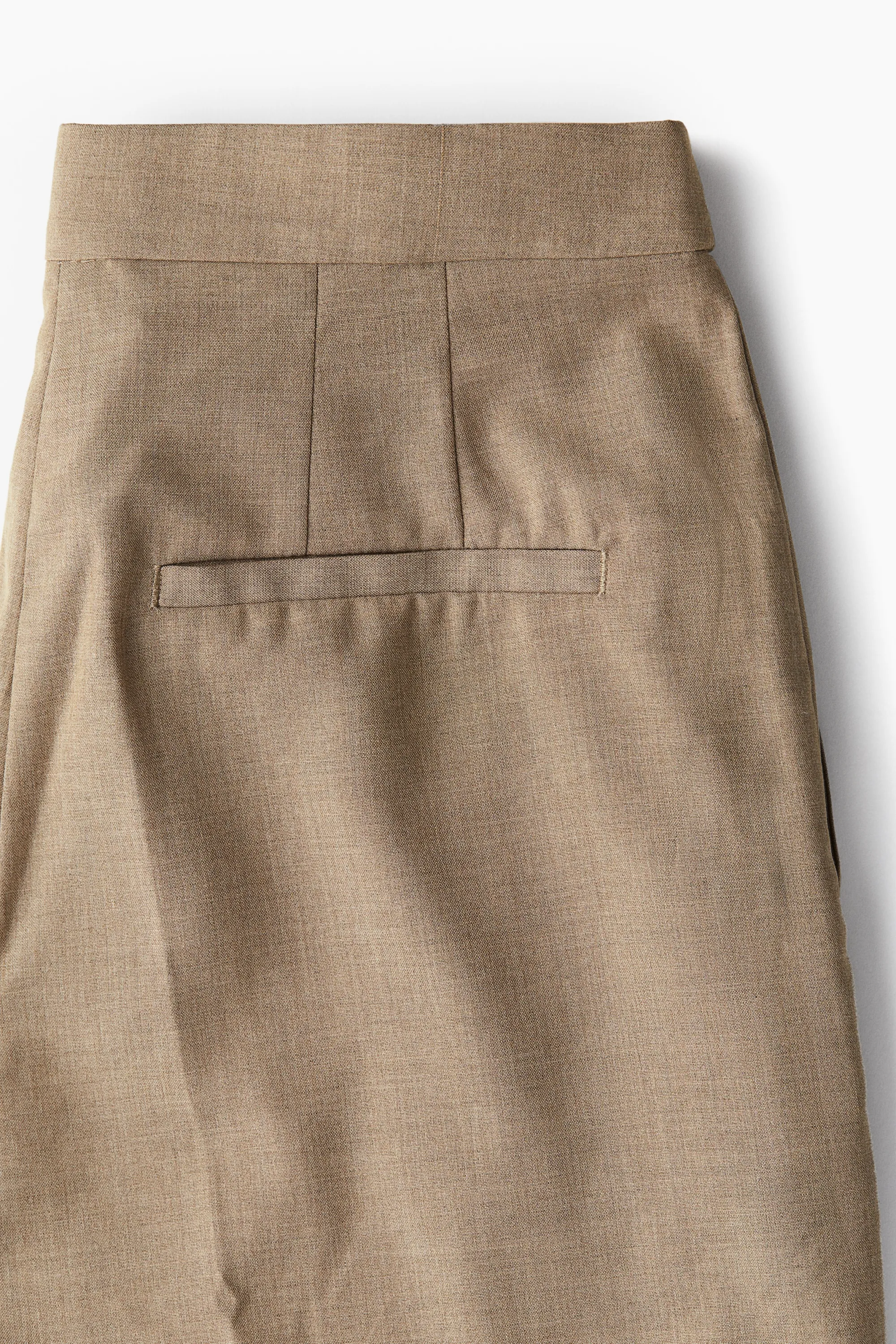 Pantalon avec plis marqués - Beige