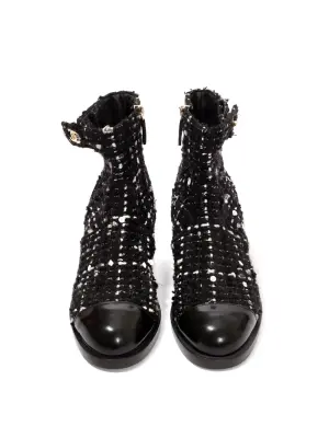 Bottines plates en tweed de laine noir et blanc bout rond cuir verni et sigle CC doré Prix boutique 2300€ Taille 38 — photo 2