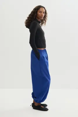 Pantalon de sport déperlant avec jambes ballon - Bleu cobalt — photo 2