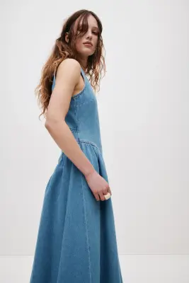Robe en denim avec dos ouvert - Bleu denim clair — photo 2