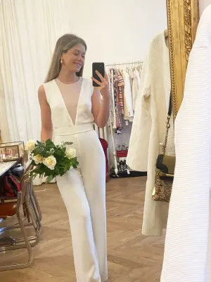 Combinaison pantalon en crêpe blanc ivoire décolleté V voile Prix boutique 590€ Taille 34/36 — photo 2