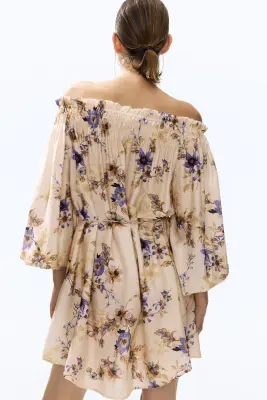 Robe oversize avec épaules nues - Beige clair/fleuri — photo 1