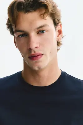 T-shirt Slim Fit en coton pima - Bleu marine — photo 2