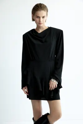 Robe volantée avec encolure bénitier - Noir — photo 2