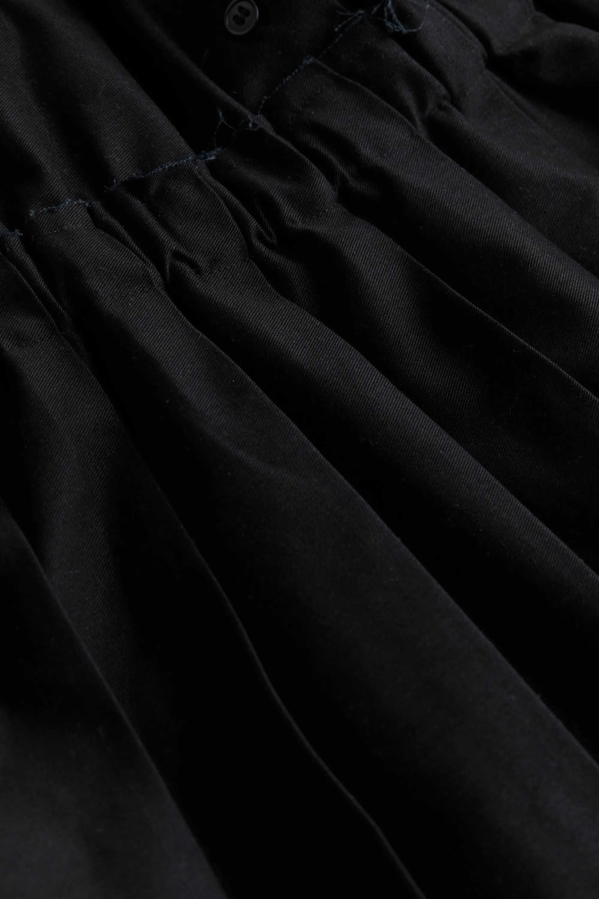 Robe saharienne avec jupe plissée - Noir