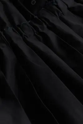 Robe saharienne avec jupe plissée - Noir — photo 1