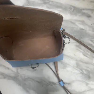 Petit Sac Bandoulière en Cuir Bleu Ciel — photo 2