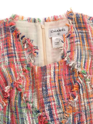 Robe manches courtes cintrée en tweed à franges multicolor arc en ciel  Prix boutique 5000€ Taille 34 — photo 4
