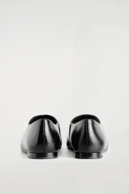 CHAUSSURES PLATES EN CUIR À BOUT CARRÉ - NOIR — photo 1