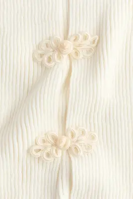 Top en maille côtelée avec boutons noués - Crème — photo 3
