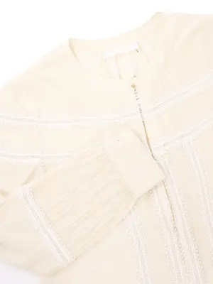 Blouse manches longues en soie beige et broderie dentelle blanche Prix boutique 1100€ Taille 36/38 — photo 2