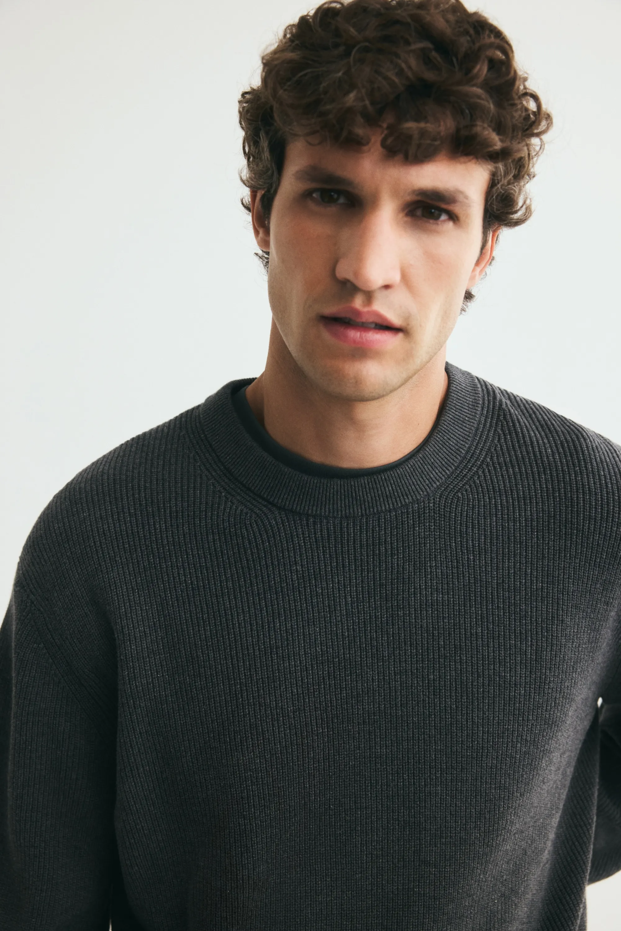 Pull Regular Fit en maille de coton côtelée - Gris foncé