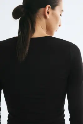 Top à encolure en V en viscose - Noir — photo 2