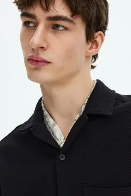 Chemise gaufrée Relaxed Fit avec col cubain - Noir — photo 2
