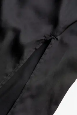 Robe en satin à manches bouffantes - Noir — photo 2