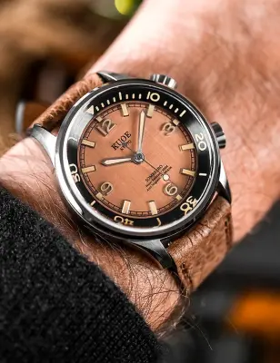 KUOE SOMBRERO 90-011 SALMON PINK LINEN TEXTURED DIAL BRACELET JUBILE — photo 4