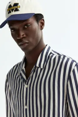 Chemise Relaxed Fit avec col cubain - Bleu marine/rayé — photo 2