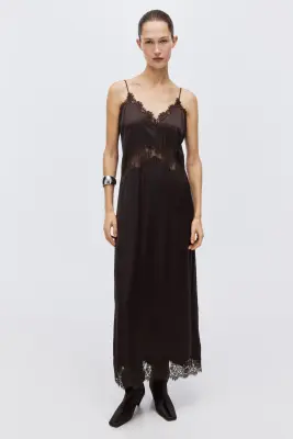 Robe à bretelles fines avec dentelle - Marron foncé — photo 1