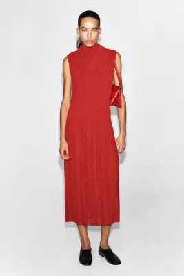 ROBE LONGUE SANS MANCHES EN JACQUARD PLISSÉ - ROUGE — photo 1