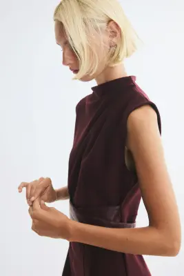 Robe asymétrique avec ceinture - Violet foncé — photo 4