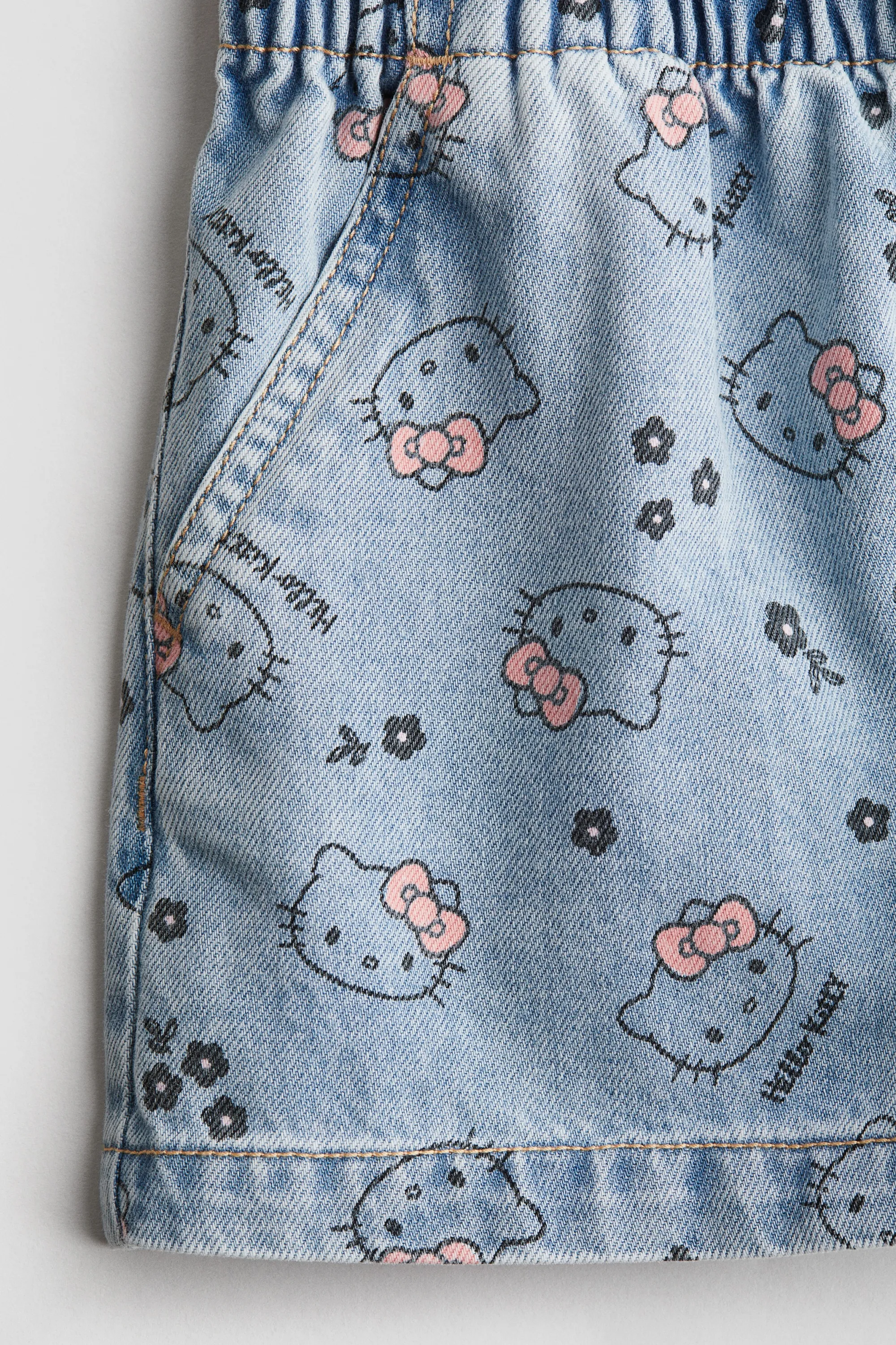 Short Loose Fit en denim - Bleu denim clair/Hello Kitty
