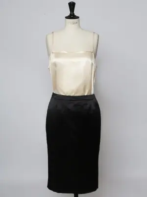 Jupe crayon taille haute en satin de soie noire Prix boutique 400€ Taille 36 — photo 3