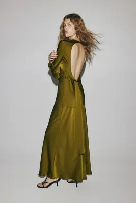 Robe avec dos ouvert et détail à nouer - Olive doré — photo 4