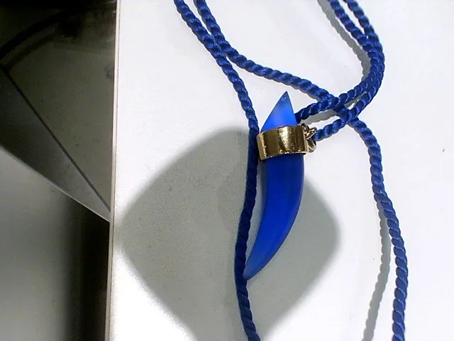 Pendentif griffe cristal