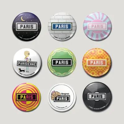 BADGE 32 MM - DESIGN INSPIRÉ DU MÉTRO PARISIEN - PARISIENNE TECKEL — photo 4