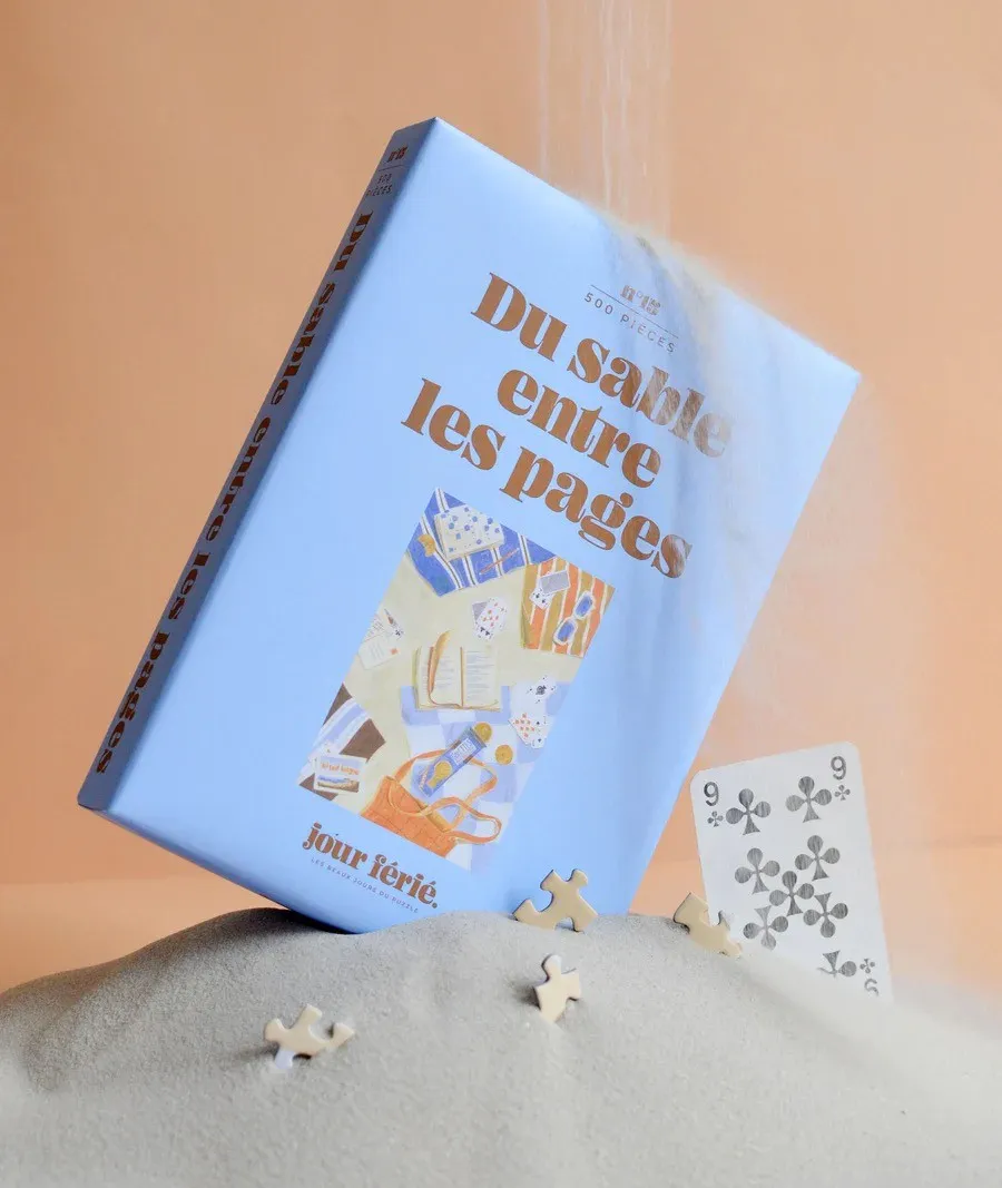Puzzle 500 pièces Du sable entre les pages – Jour Férié