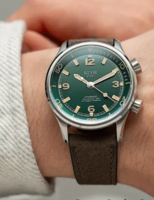 KUOE SOMBRERO 90-011 GREEN LINEN TEXTURED DIAL JUBILEE BRACELET — photo 3