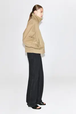 VESTE COURTE FAÇON TRENCH-COAT - SABLE — photo 5