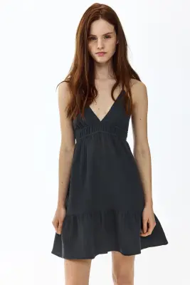Robe en mousseline avec dos ouvert - Gris foncé — photo 2