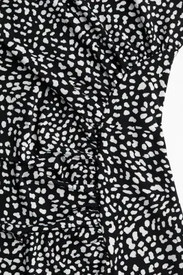 Robe à effet drapé avec col cheminée - Noir/motif